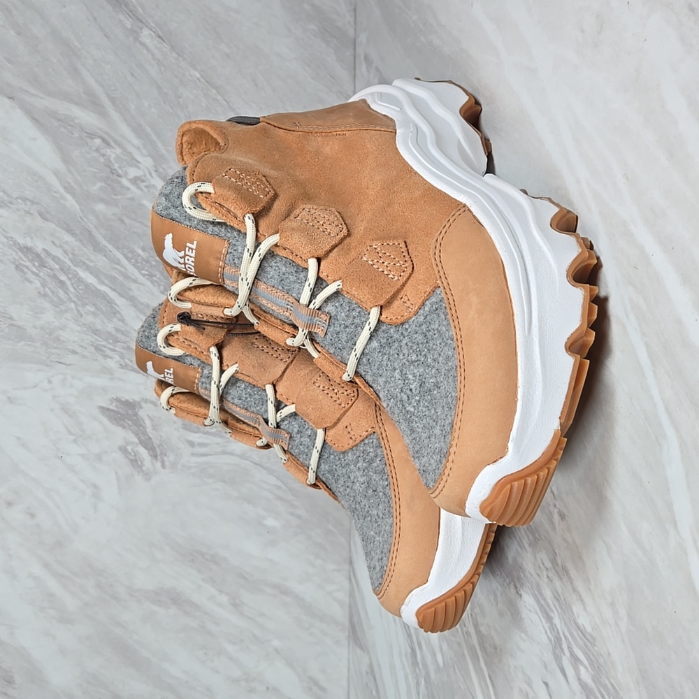 Sorel Kinetic Breakthru Caribou Waterproof Boots Women's sz 9